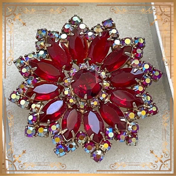 💕Beautiful Vintage Red Flower Brooch💕 - Picture 2 of 5